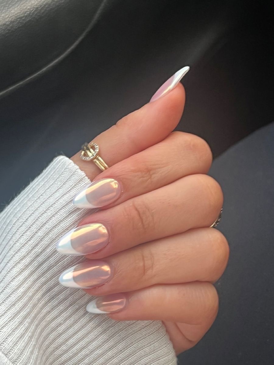 Almond floral nail design by Luna Hart