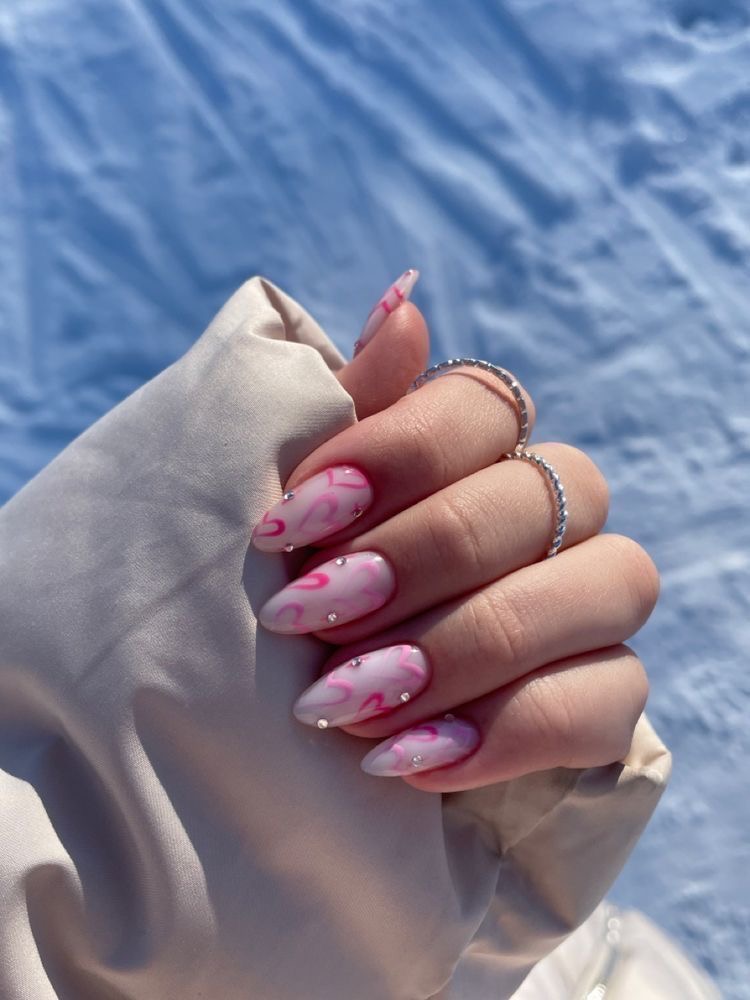 Almond line art nail design by Nora Rose