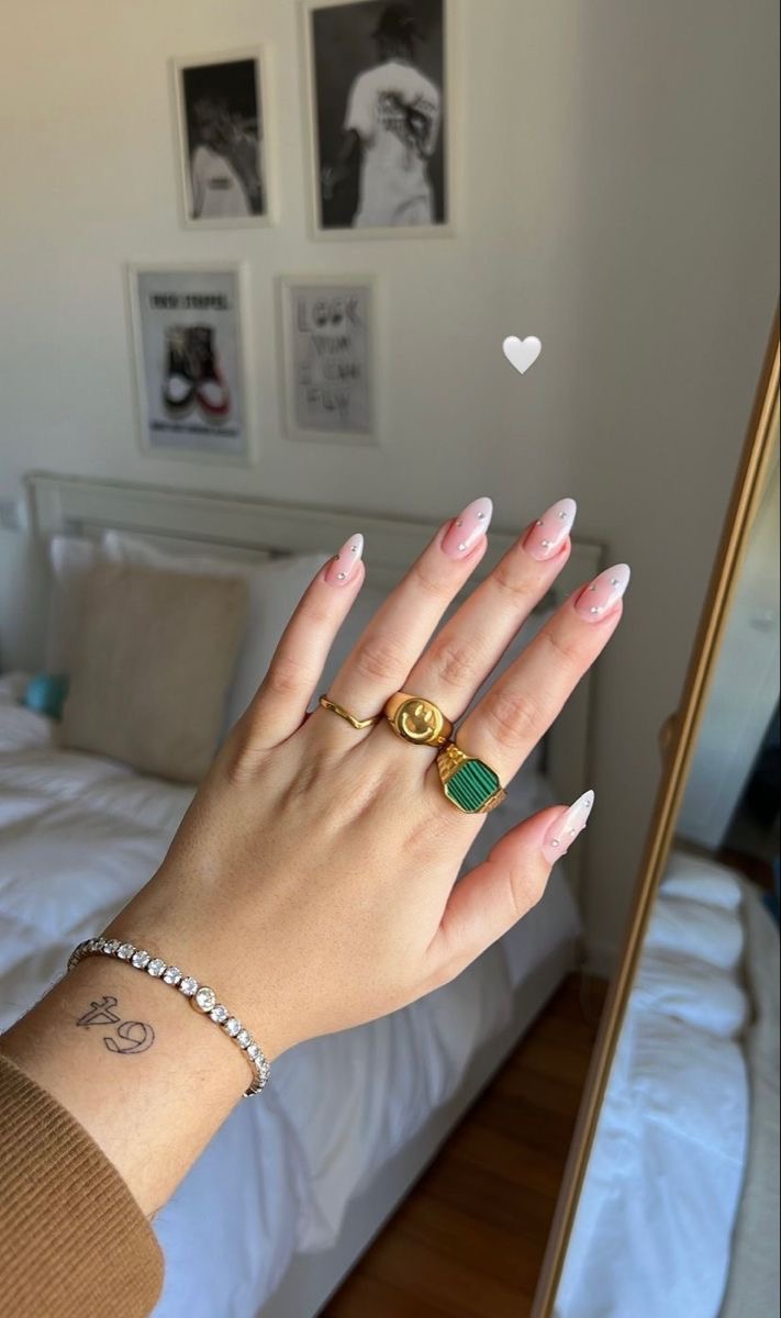 Almond marble nail design by Harper Jade