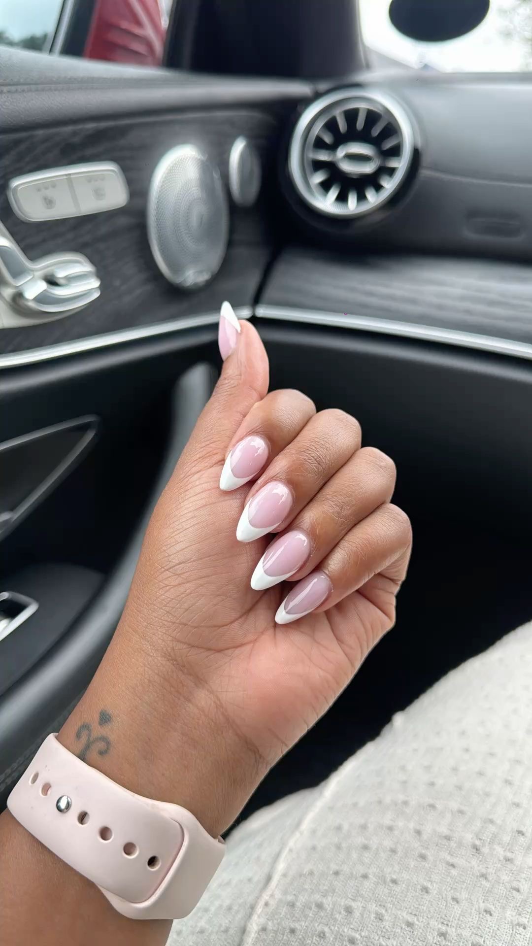 Oval abstract nail design by Harper Jade