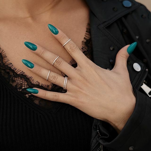 Stiletto minimalist nail design by Harper Jade