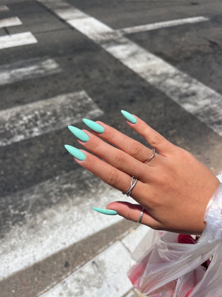 Oval aura nail design by Harper Jade