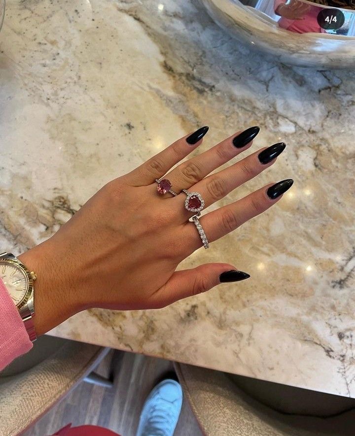 Oval marble nail design by Sienna Brooks