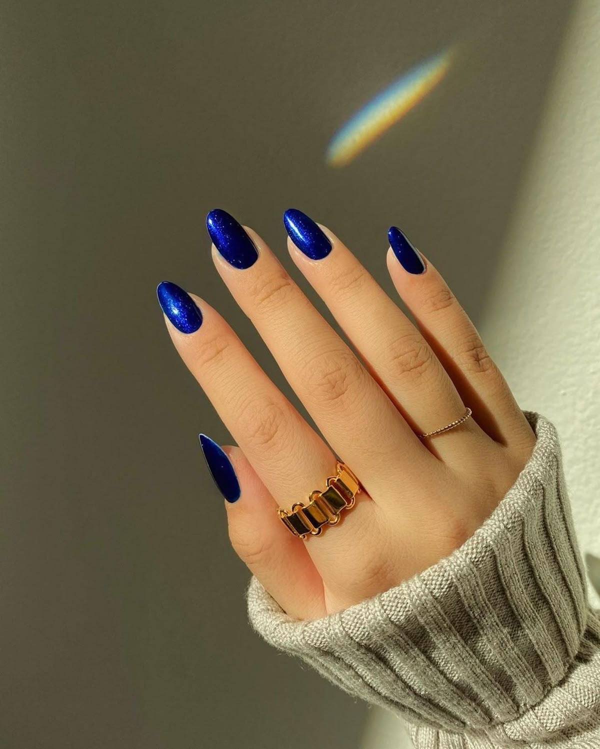 Squoval line art nail design by Sophia Bloom