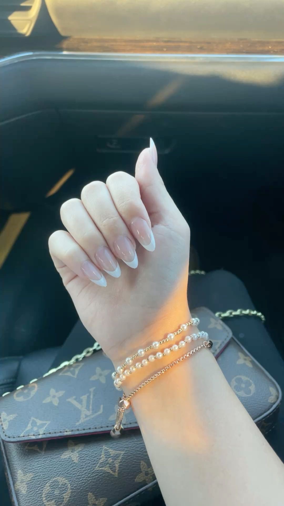 Almond marble nail design by Sophia Bloom