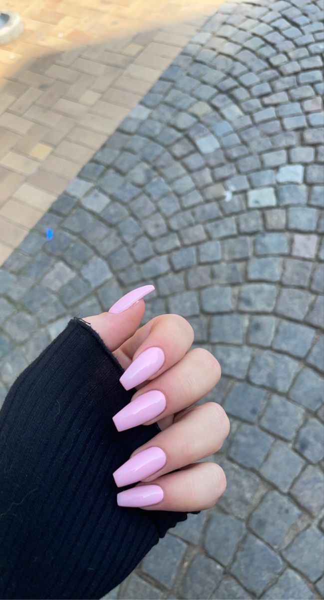 Square abstract nail design by Sofia Russo