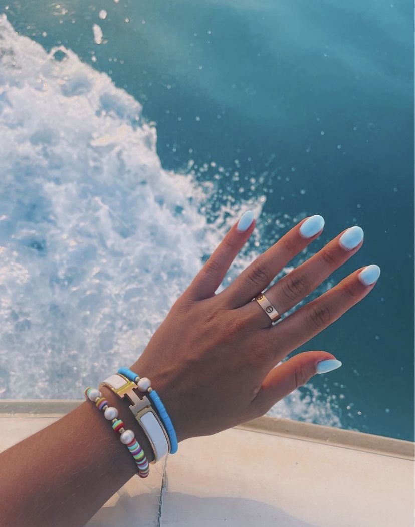 Oval floral nail design by Sofia Russo