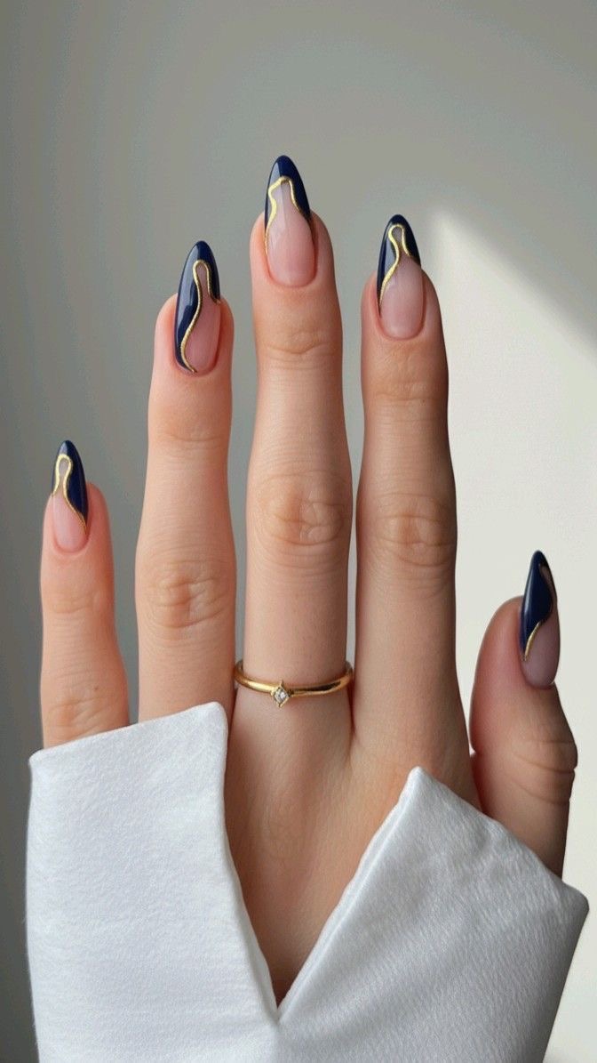 Oval art nail design by Sofia Russo