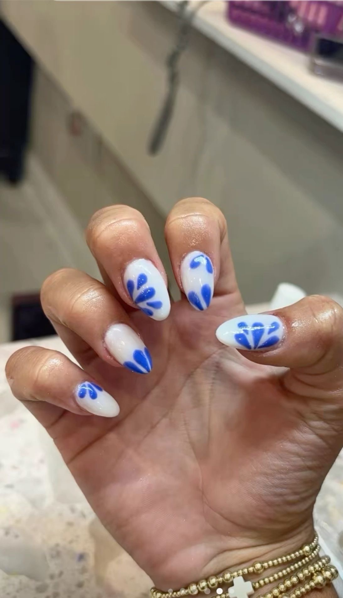 Almond minimalist nail design by Savannah Rae