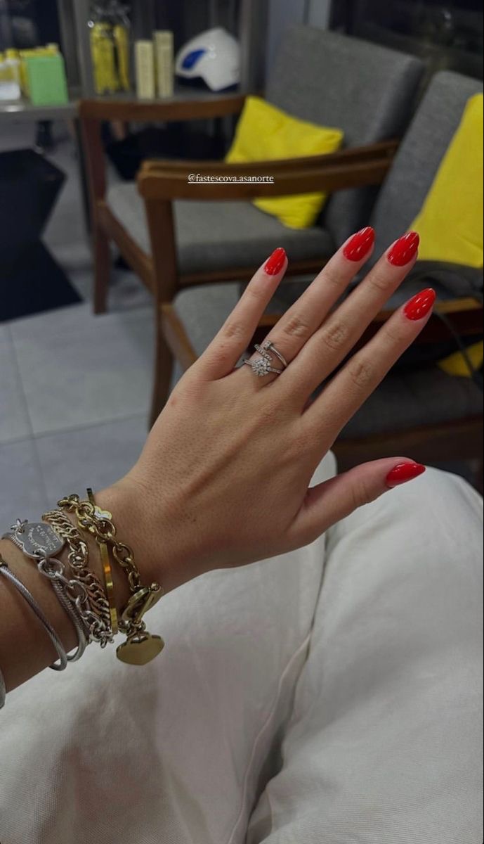 Square line art nail design by Grace Lily