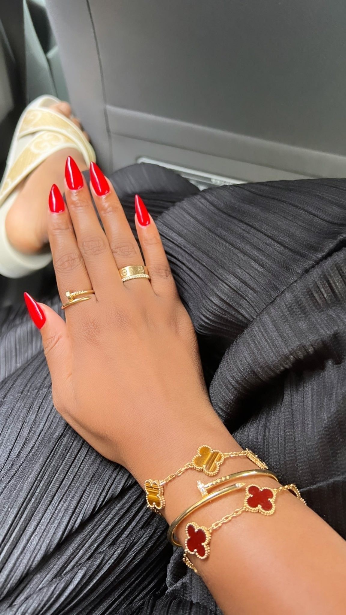 Oval line art nail design by Noor Haddad
