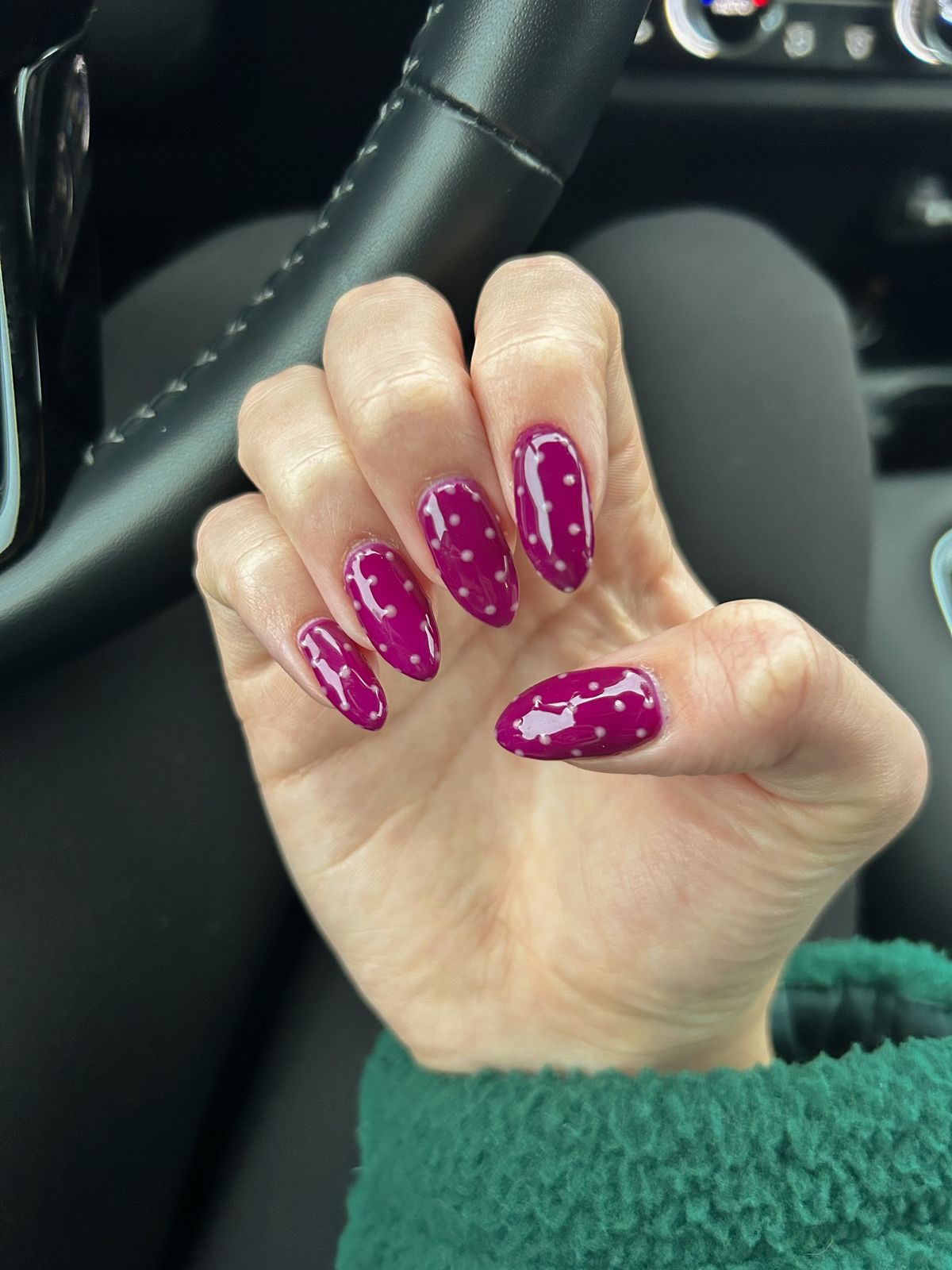 Almond abstract nail design by Yuki Sato