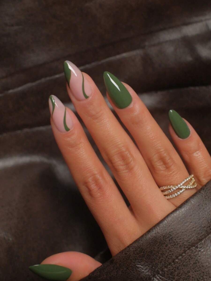 Square line art nail design by Yuki Sato