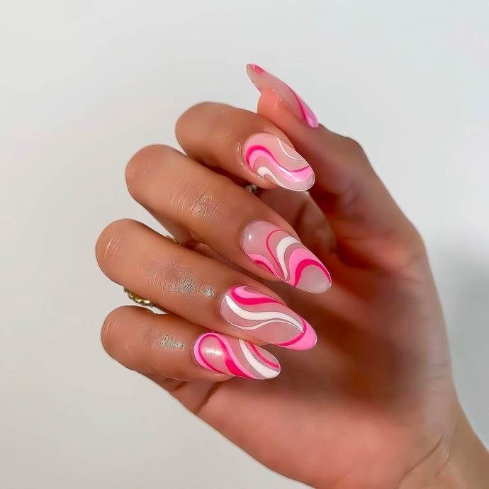 Oval ombre nail design by Yuki Sato