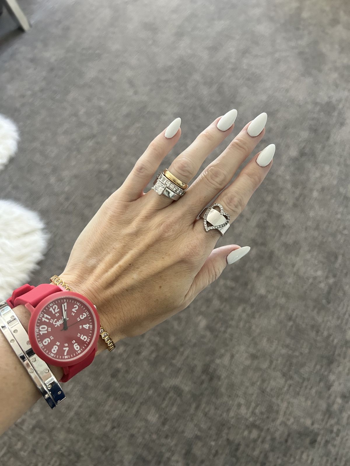Oval line art nail design by Yuki Sato