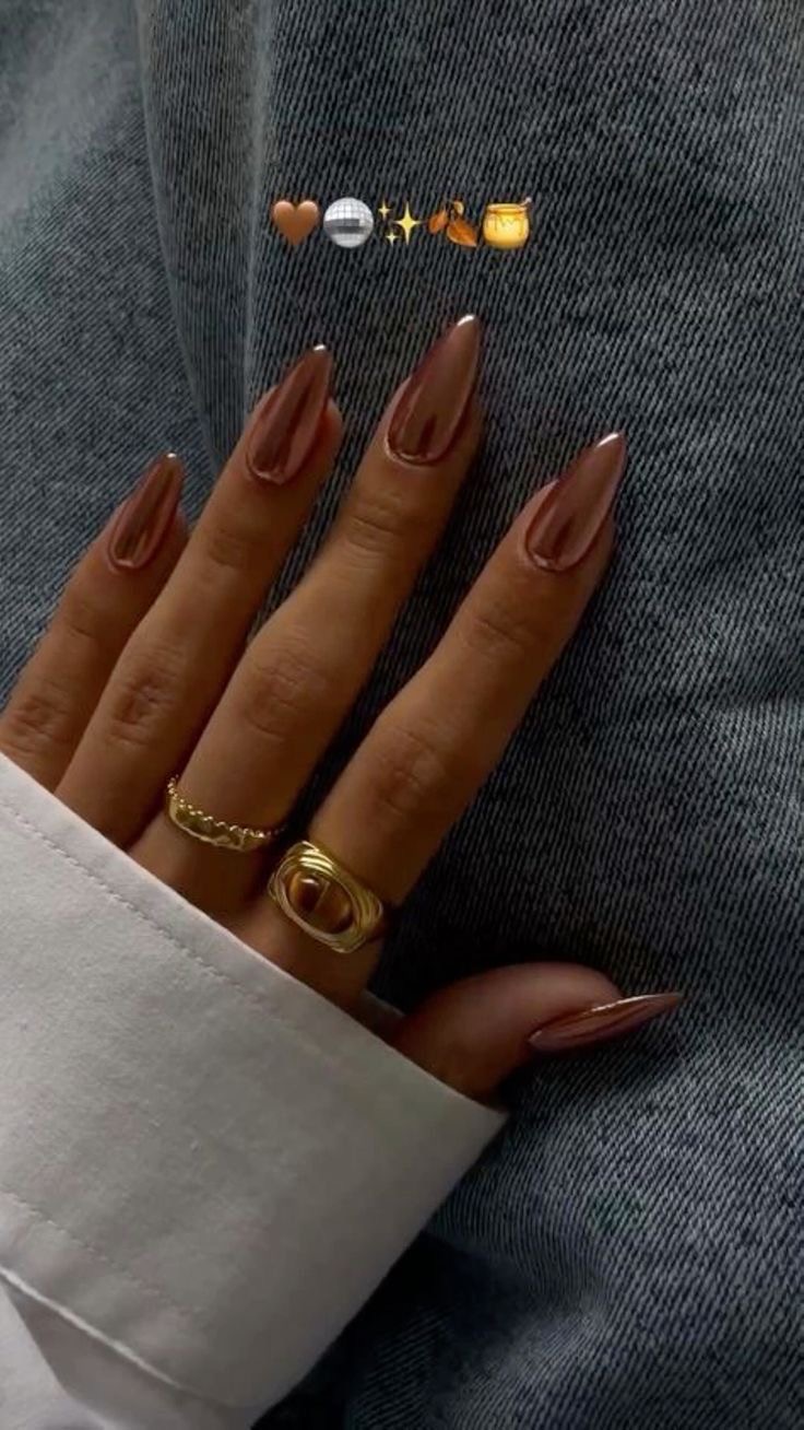 Oval glazed nail design by Naomi Belle