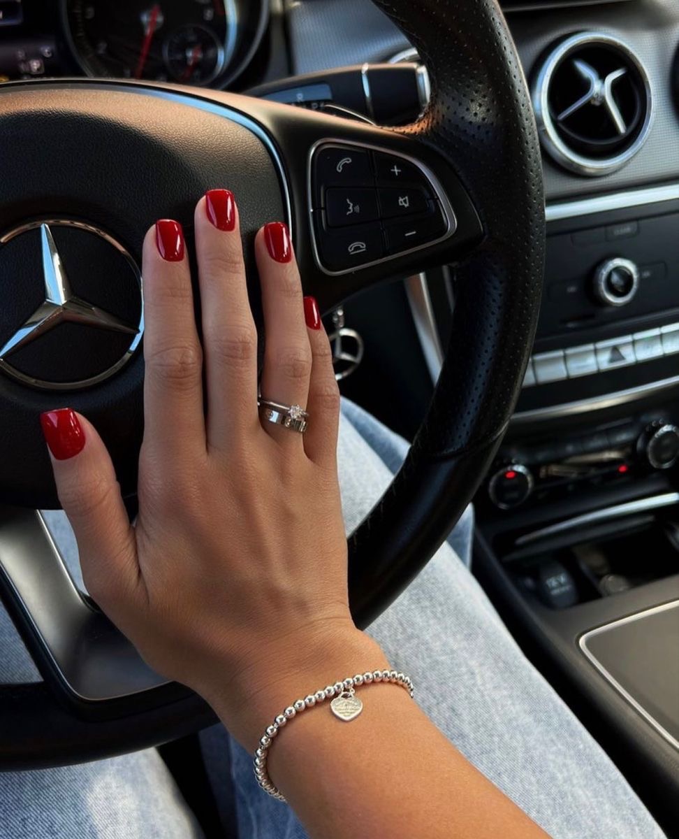Stiletto line art nail design by Skylar Rae
