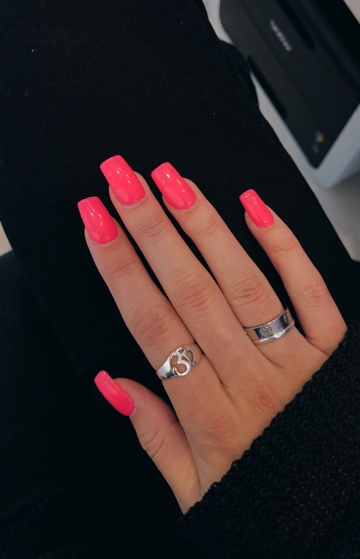 Square minimalist nail design by Amber Reed