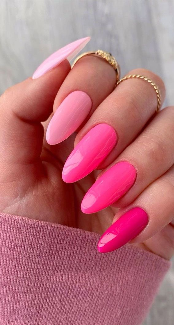 Stiletto minimalist nail design by Ella Rose