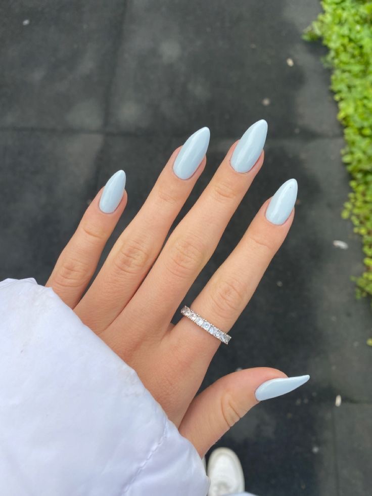 Almond geometric nail design by Priya Sharma
