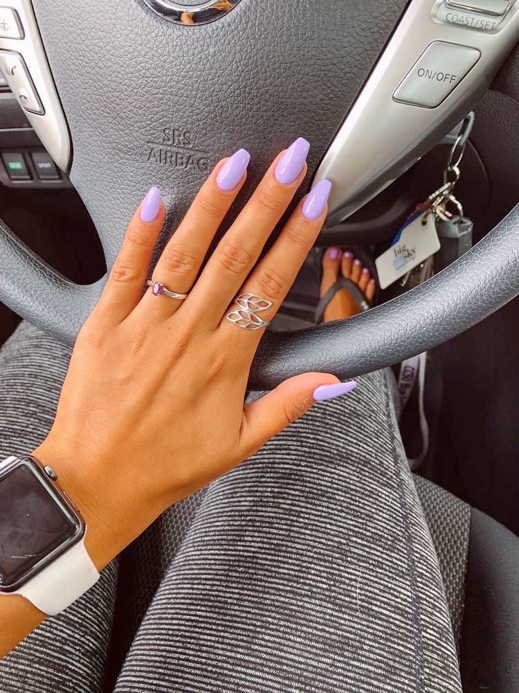 Oval minimalist nail design by Priya Sharma