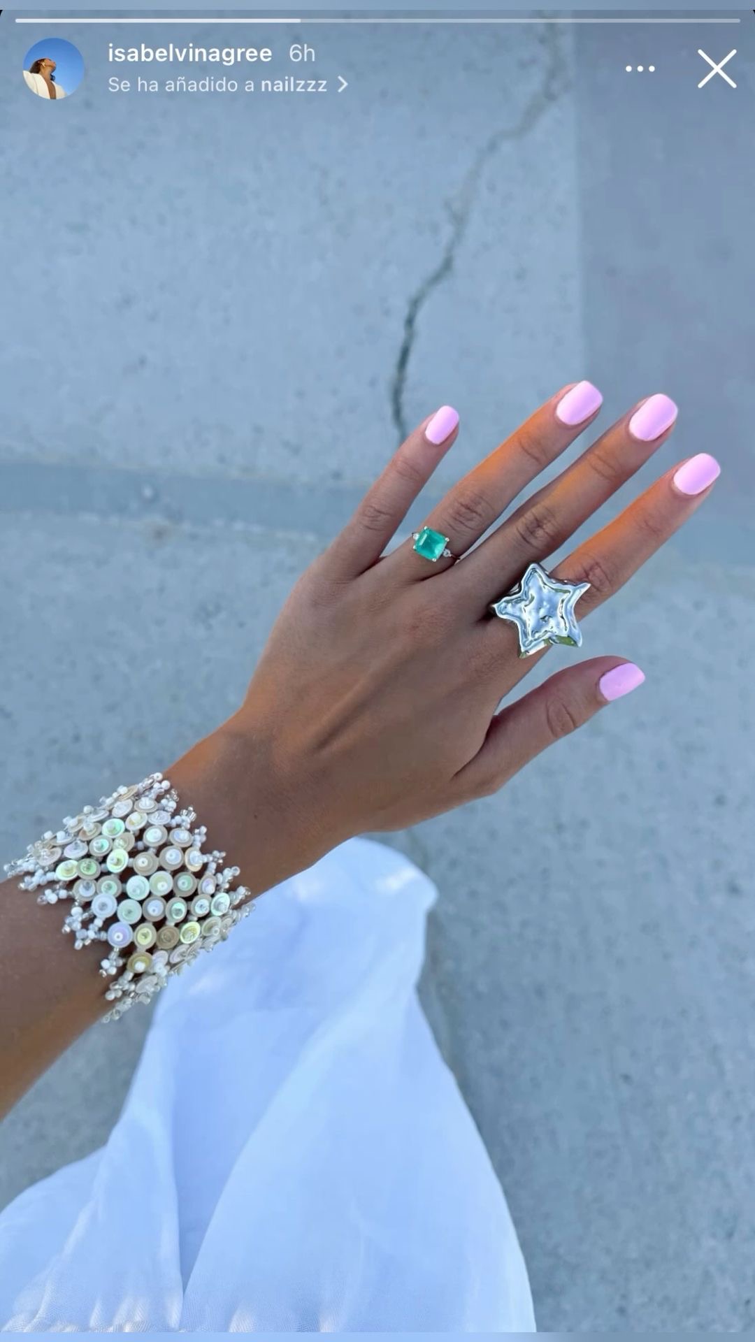 Stiletto minimalist nail design by Violet Jade
