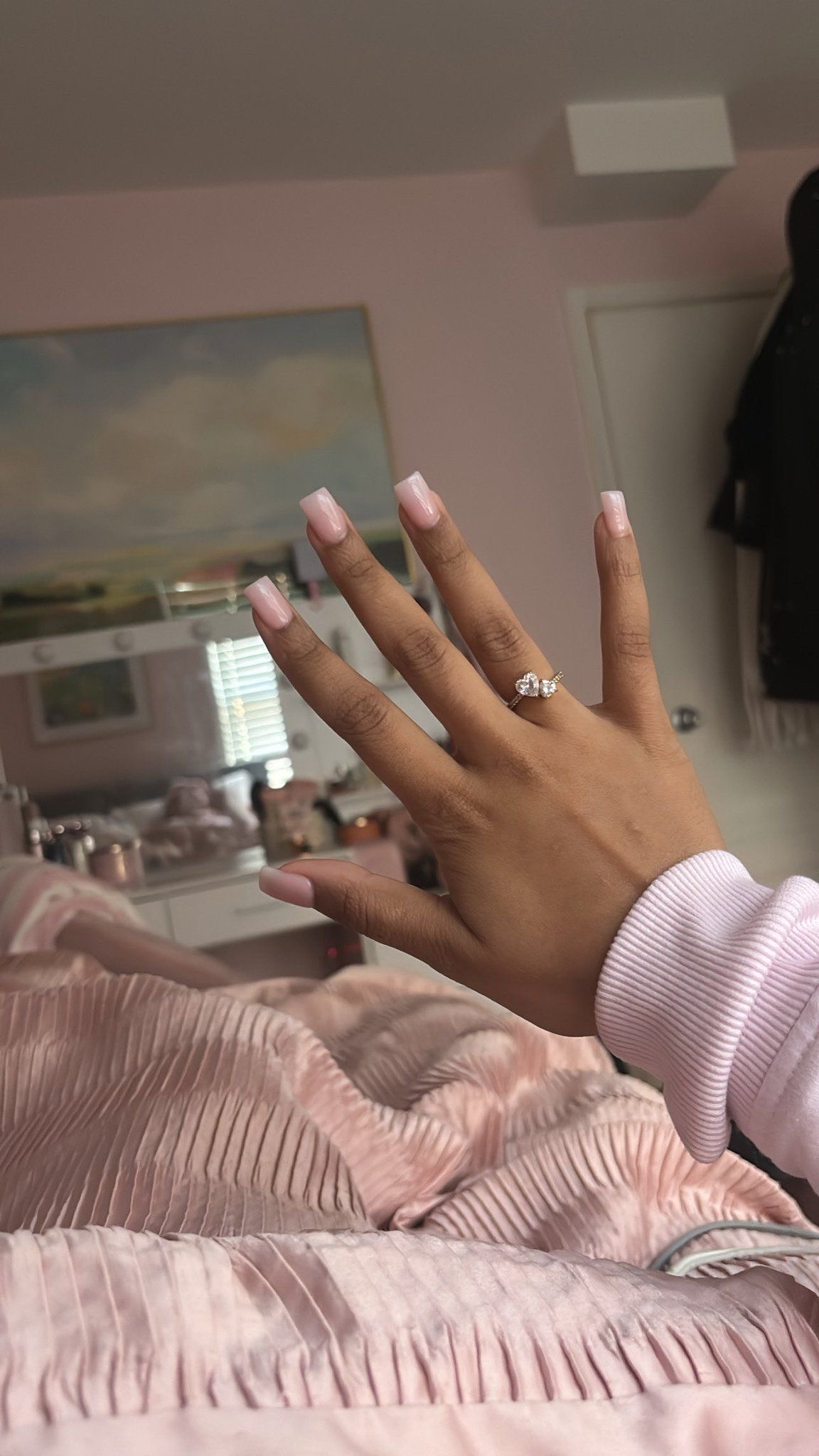 Oval ombre nail design by Grace Lin