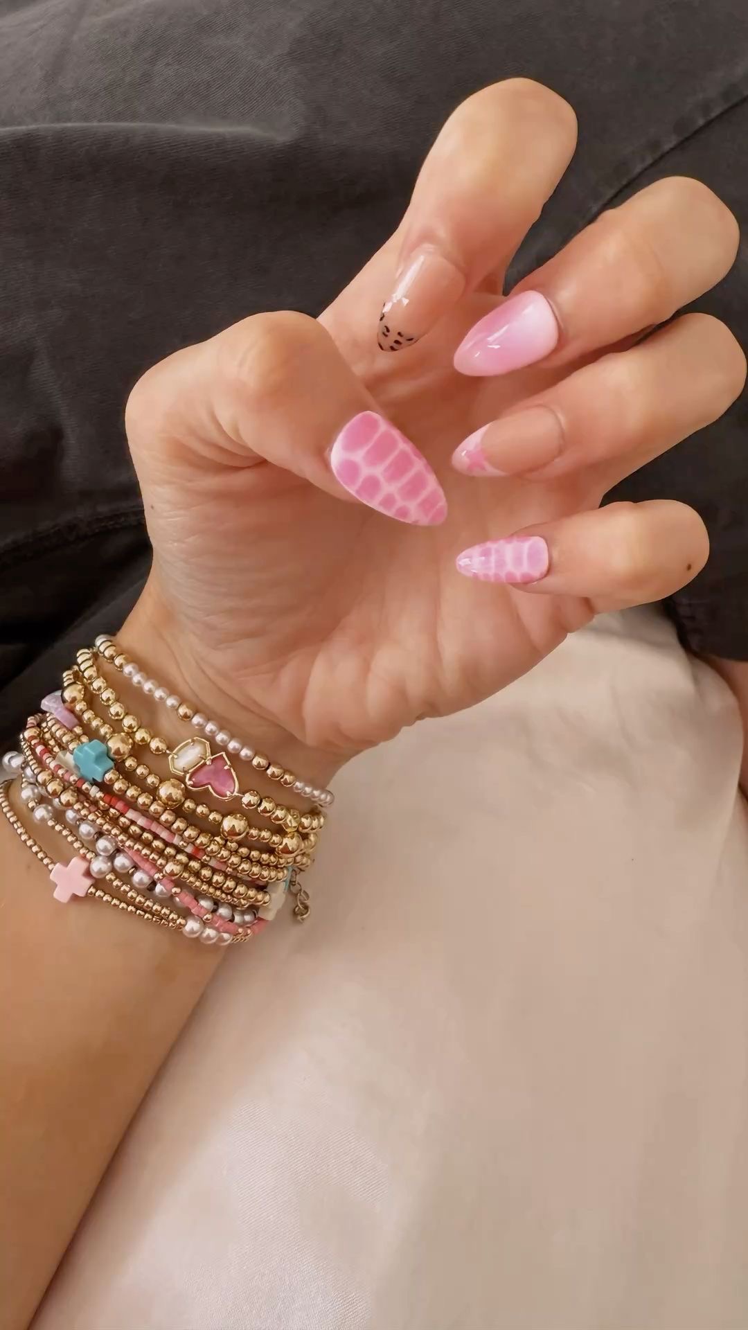 Almond ombre nail design by Grace Lin