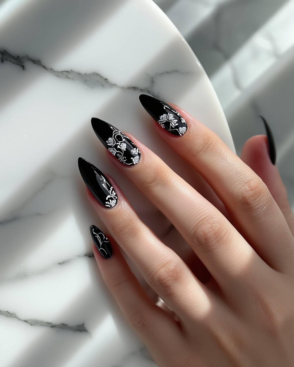 Stiletto line art nail design by Grace Lin