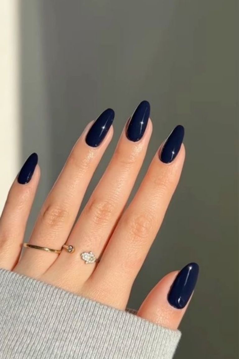 Stiletto aura nail design by Hana Kim