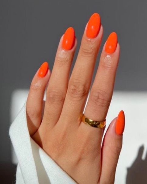 Stiletto minimalist nail design by Elena Grace