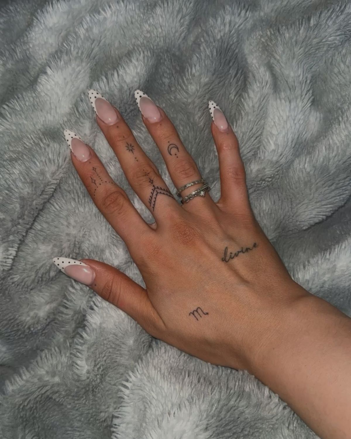 Oval minimalist nail design by Elena Grace
