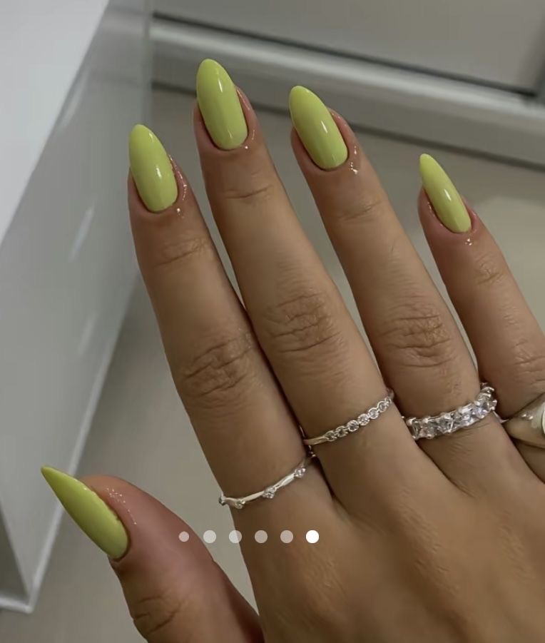 Squoval line art nail design by Kira Volkov