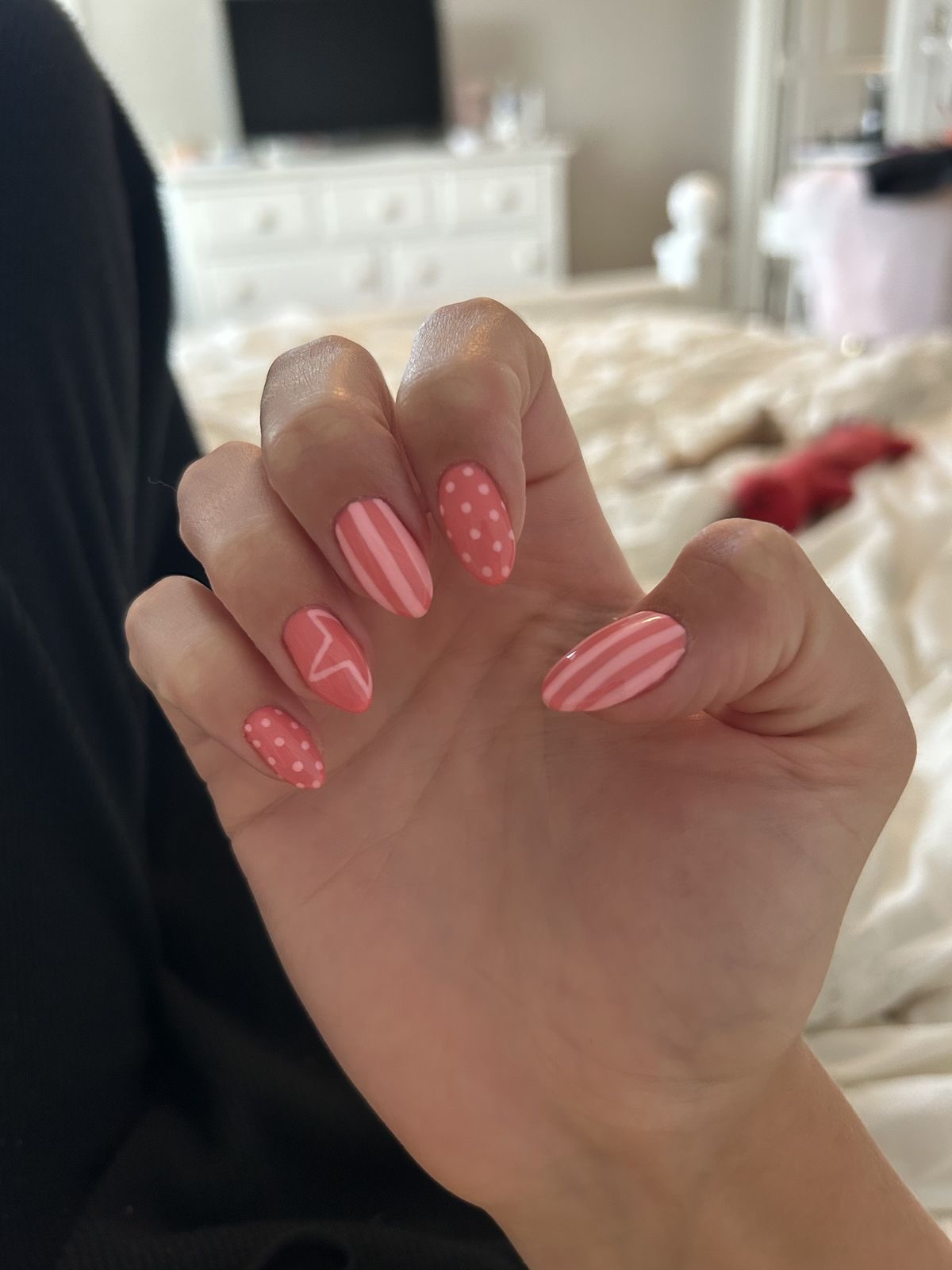 Oval ombre nail design by Kira Volkov