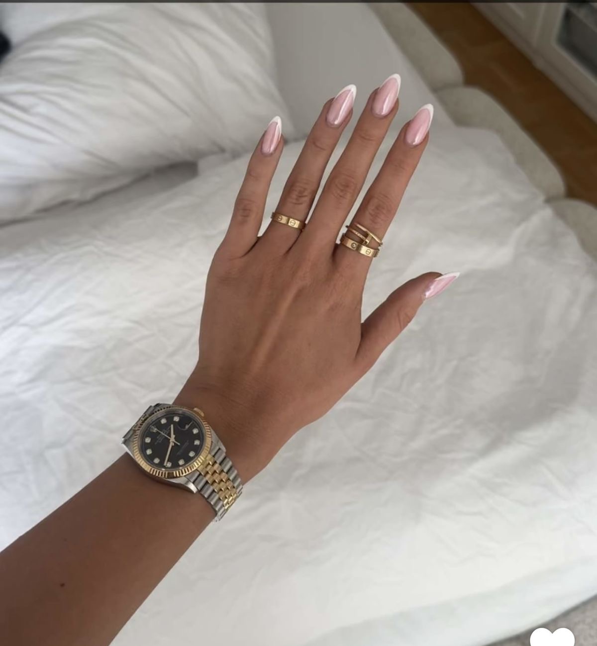 Squoval line art nail design by Kira Volkov