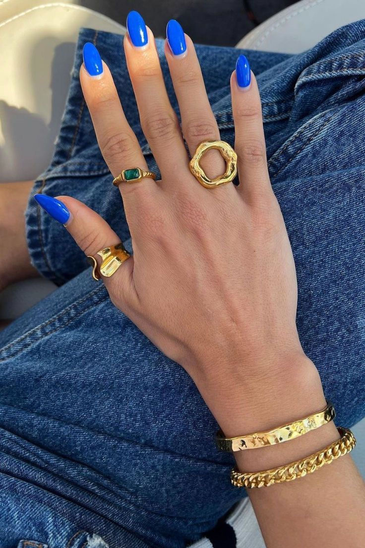 Stiletto minimalist nail design by Mia Alvarez