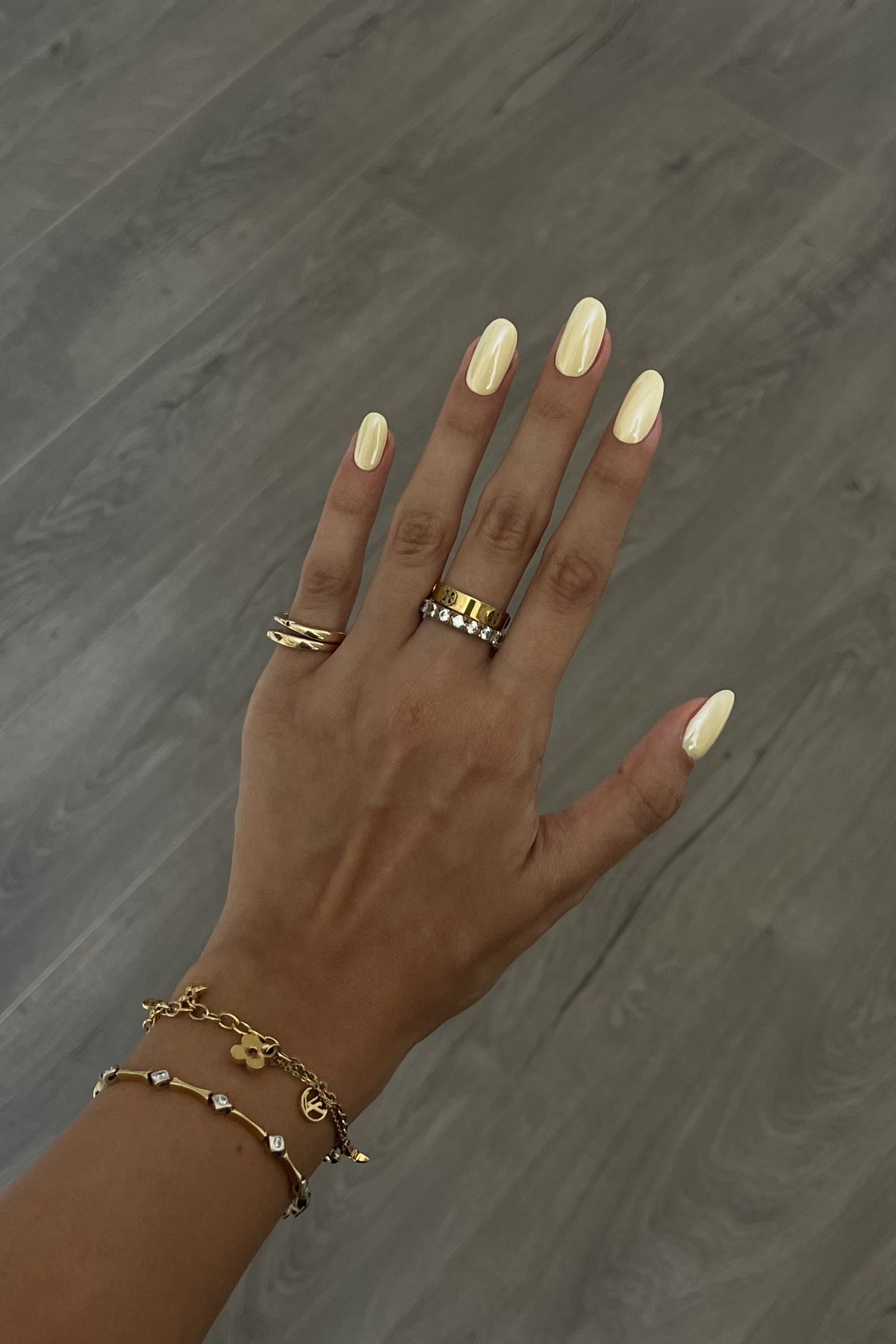 Oval marble nail design by Mia Alvarez