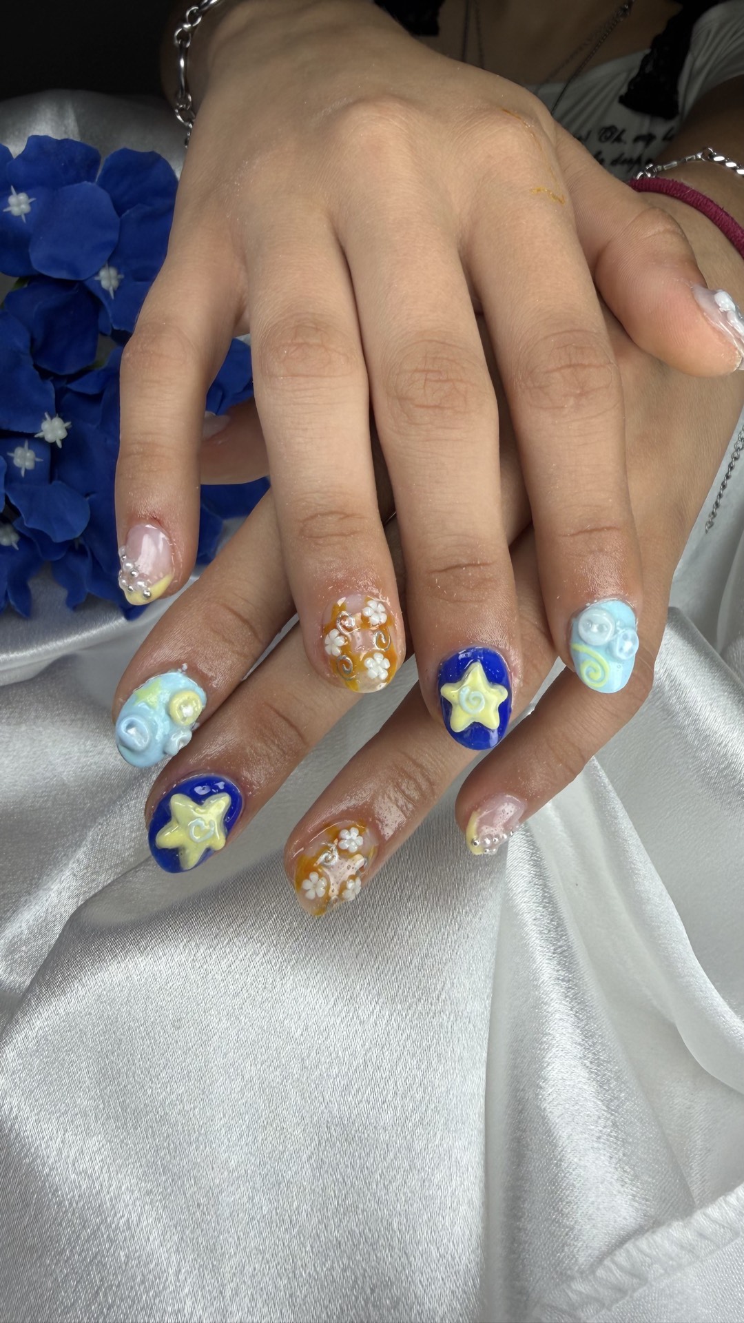 Oval character nail design by Márcia Tavares