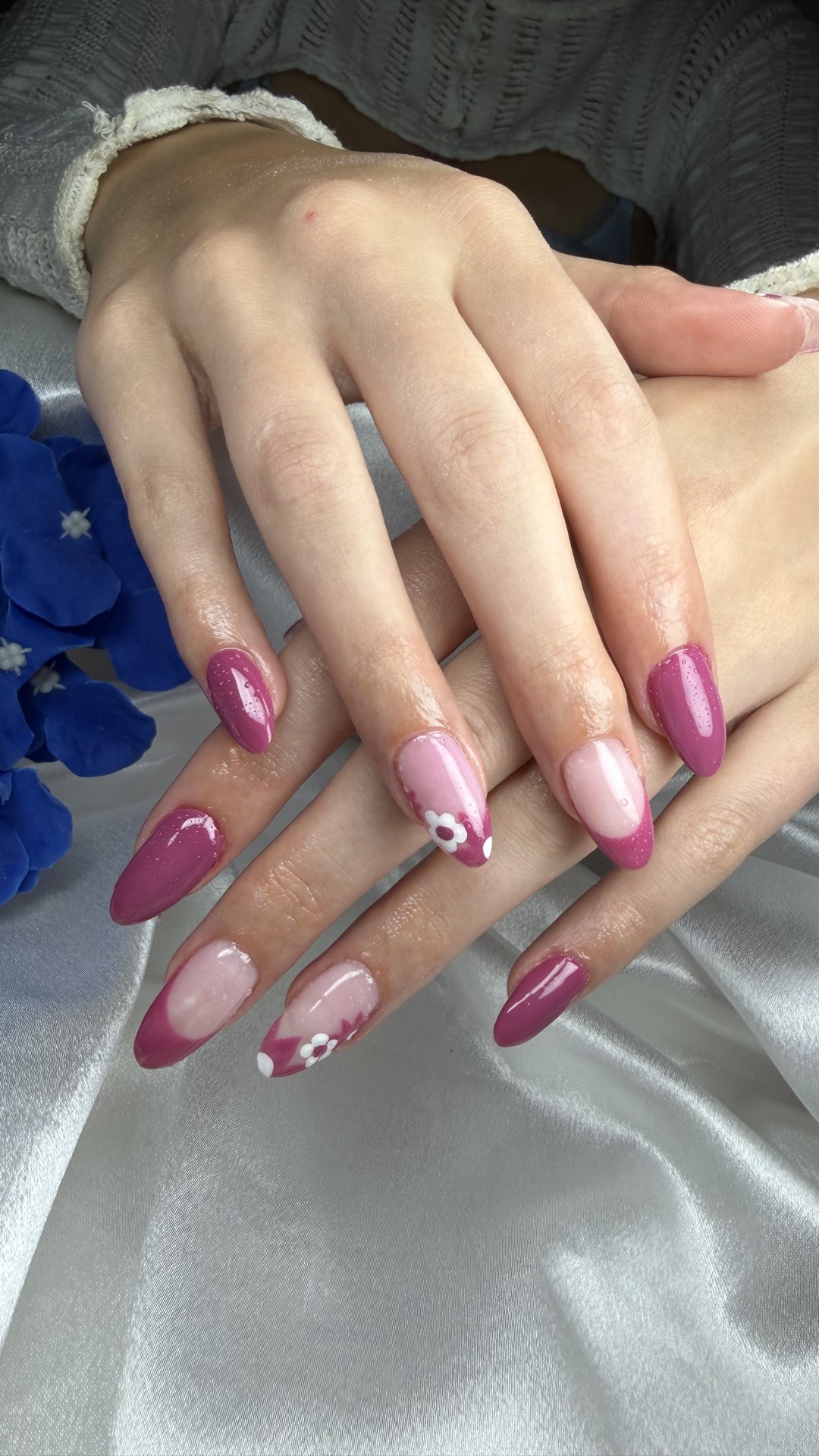 Oval floral nail design by Márcia Tavares