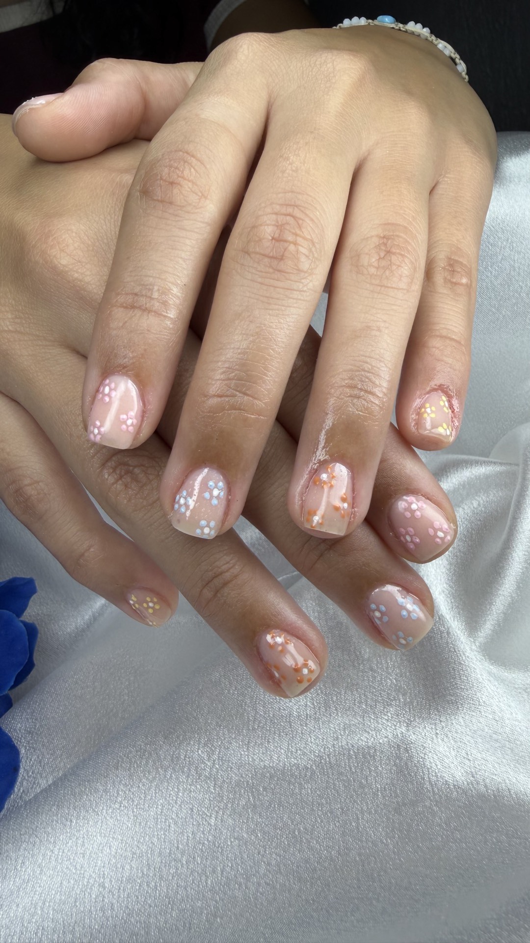 Square floral nail design by Márcia Tavares