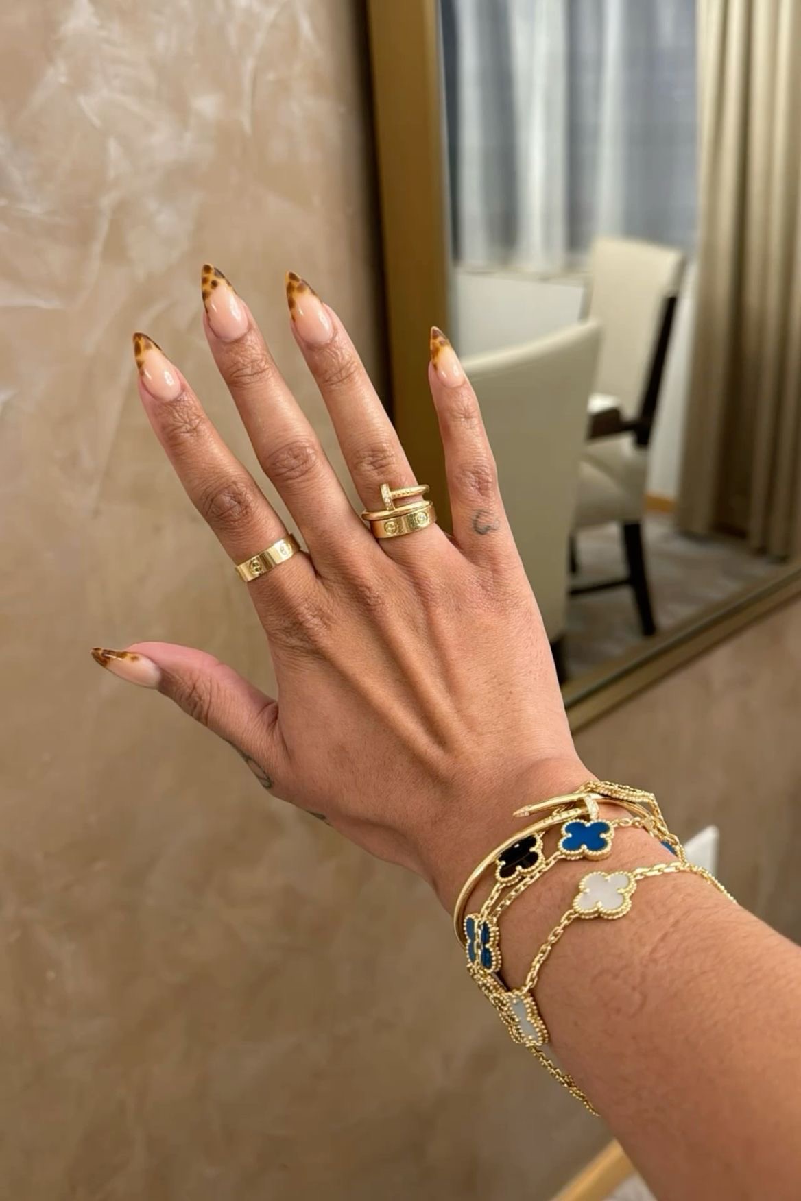Oval geometric nail design by Lola Fernandez