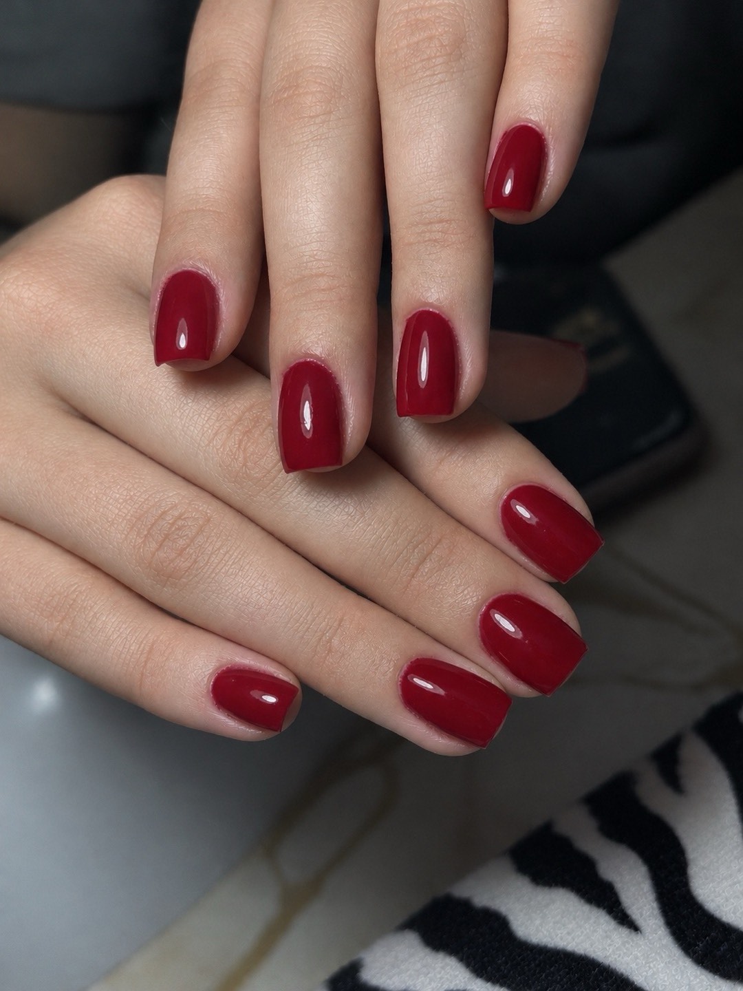 Brown nail design by @madalinavlas