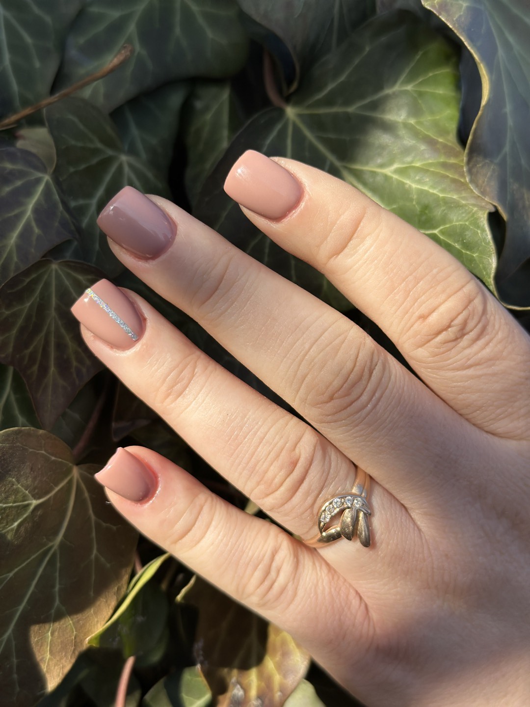 Orange nail design by @madalinavlas