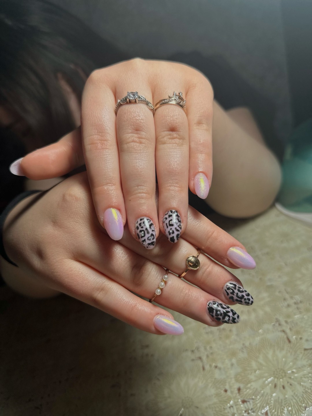 Brown nail design by @madalinavlas