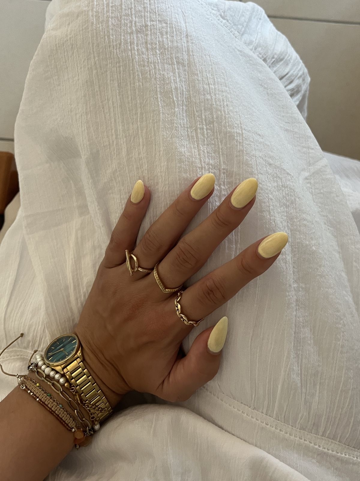 Oval aura nail design by Bella Quinn