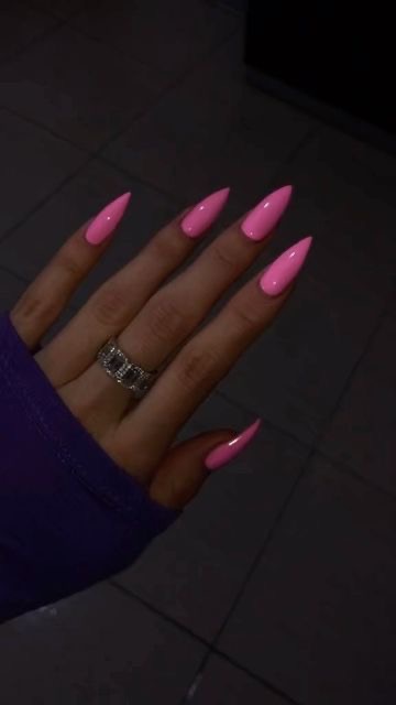 Stiletto ombre nail design by Everly Grace