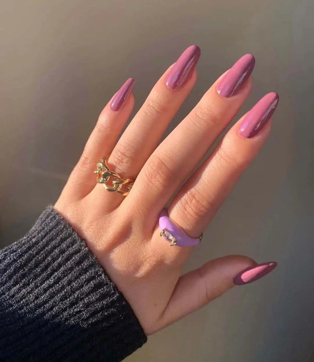 Oval aura nail design by Everly Grace