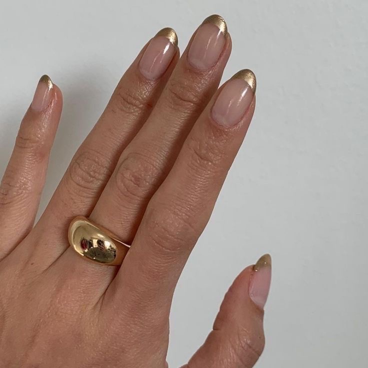 Oval abstract nail design by Everly Grace