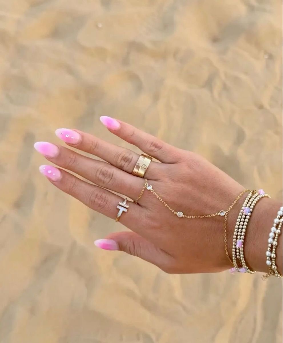 Stiletto minimalist nail design by Willow Hart