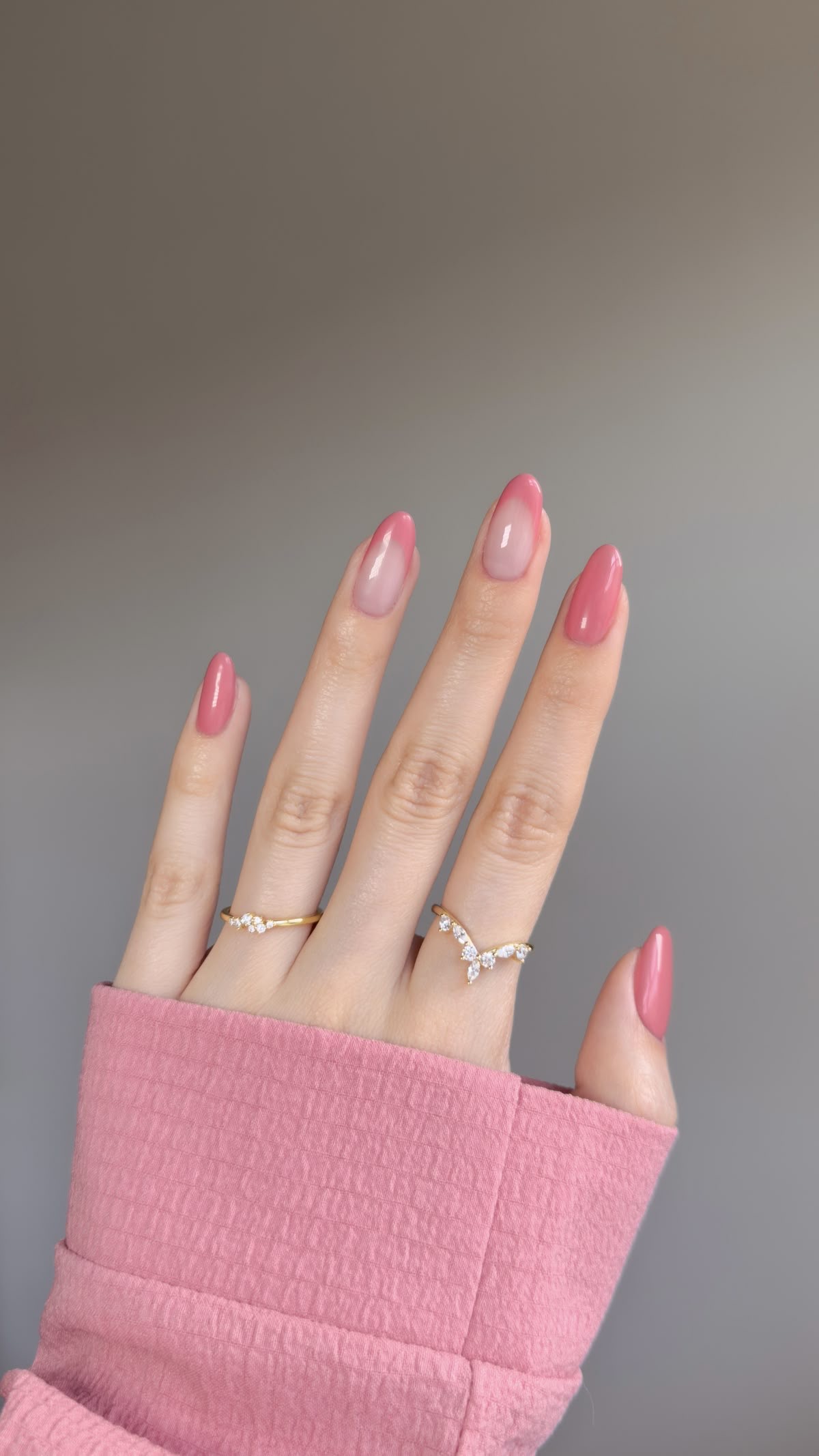 Almond marble nail design by Sophie Chevalier